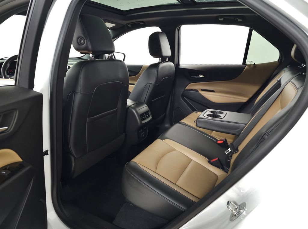 Used 2022 IRIDESCENT PEARL TRICOAT Chevrolet Premier image 34