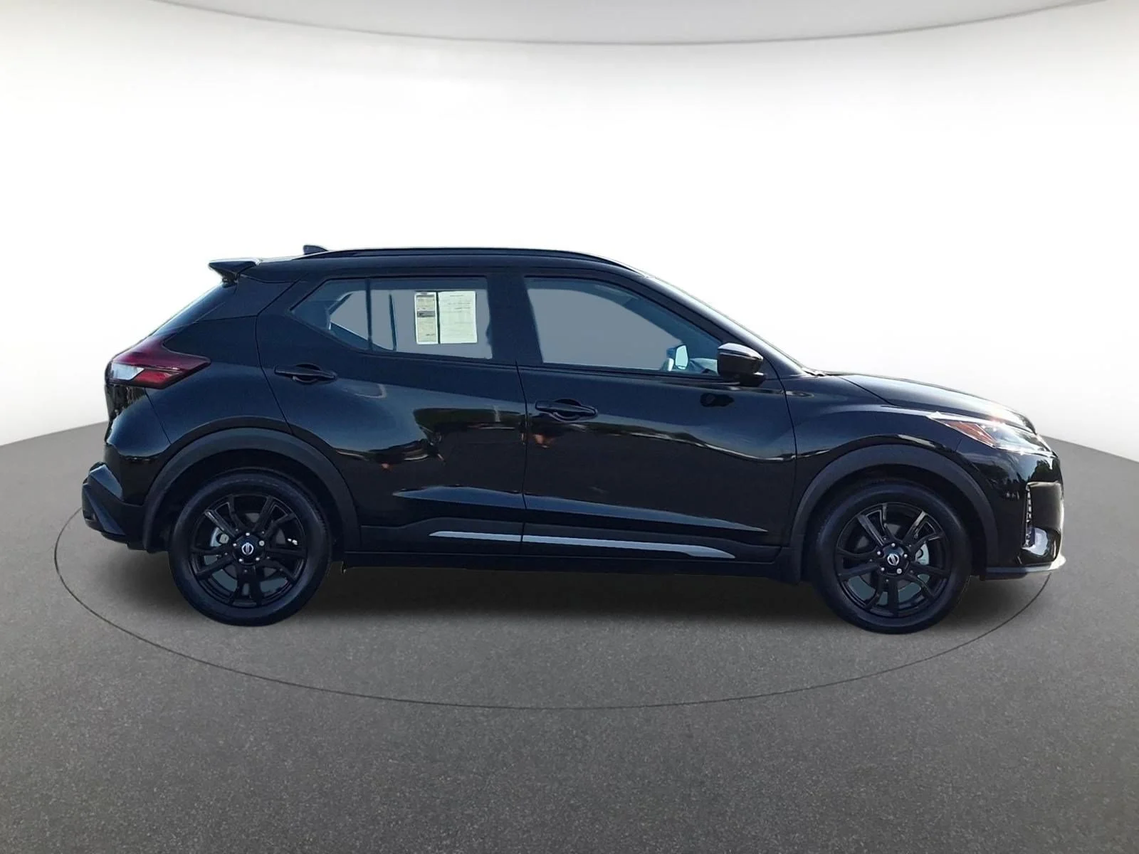 Used 2021 Super Black Nissan SR image 4