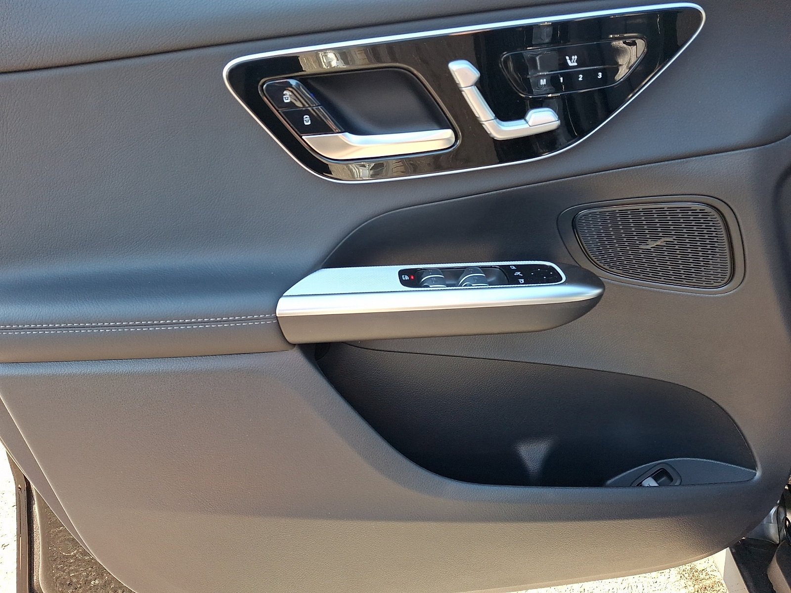 New 2027 Black Mercedes-Benz GLC 300 image 9