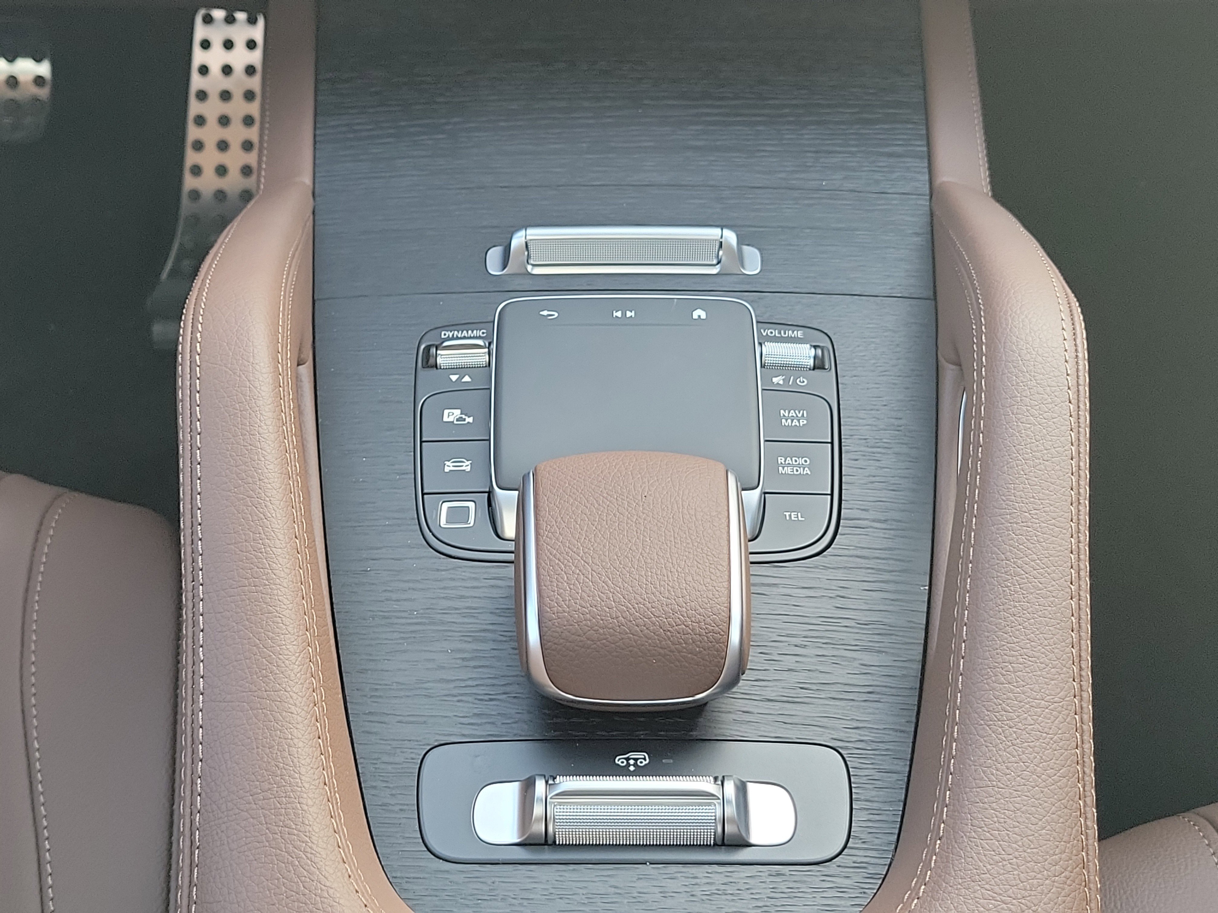 New 2026 MANUFAKTUR Ireland Mid Green Metallic Mercedes-Benz GLS 450 image 53