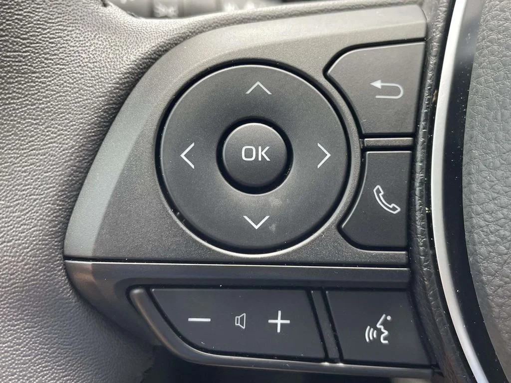 Used 2025 Wind Chill Pearl Toyota XLE Premium image 23