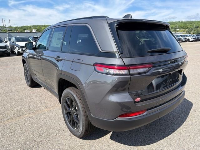 New 2026 Baltic Gray Metallic Clear-Coat Exterior Paint Jeep Altitude image 5