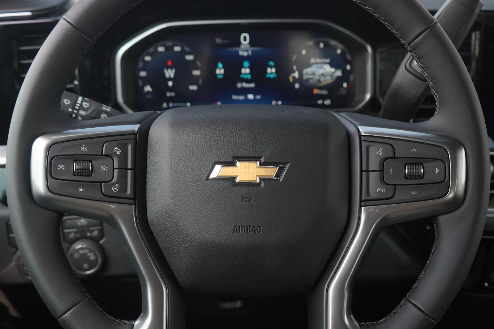 New 2026 Summit White Chevrolet LT (2FL) image 14