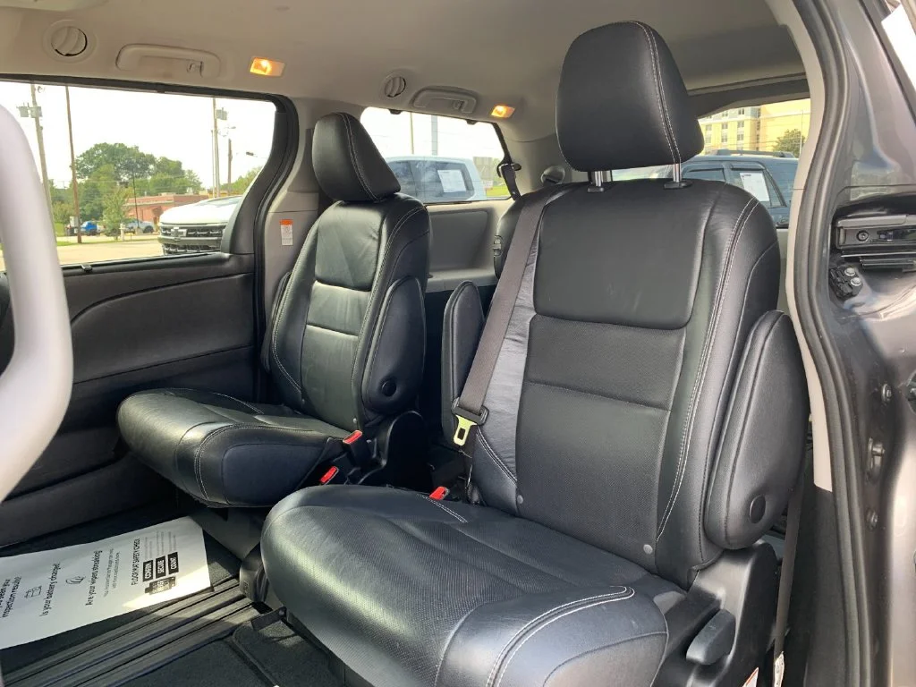 Used 2018 Gray Toyota SE Premium image 14