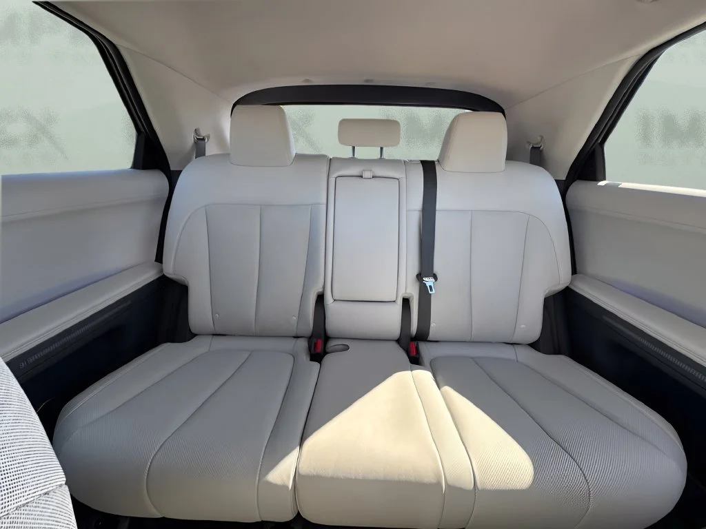 Used 2023 Gray Hyundai SEL image 9