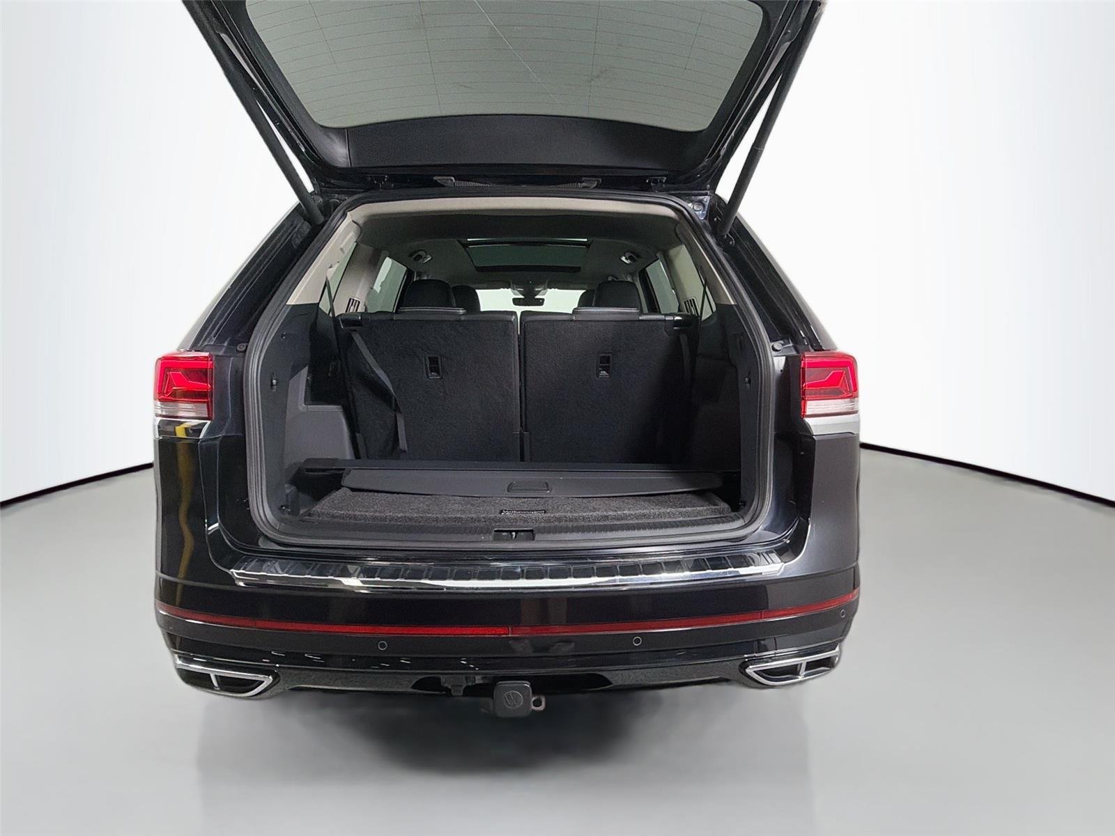 Used 2022 Deep Black Pearl Volkswagen 3.6L V6 SEL Premium R-Line image 27