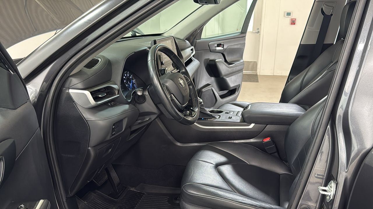 Used 2020 Gray Toyota XLE image 12