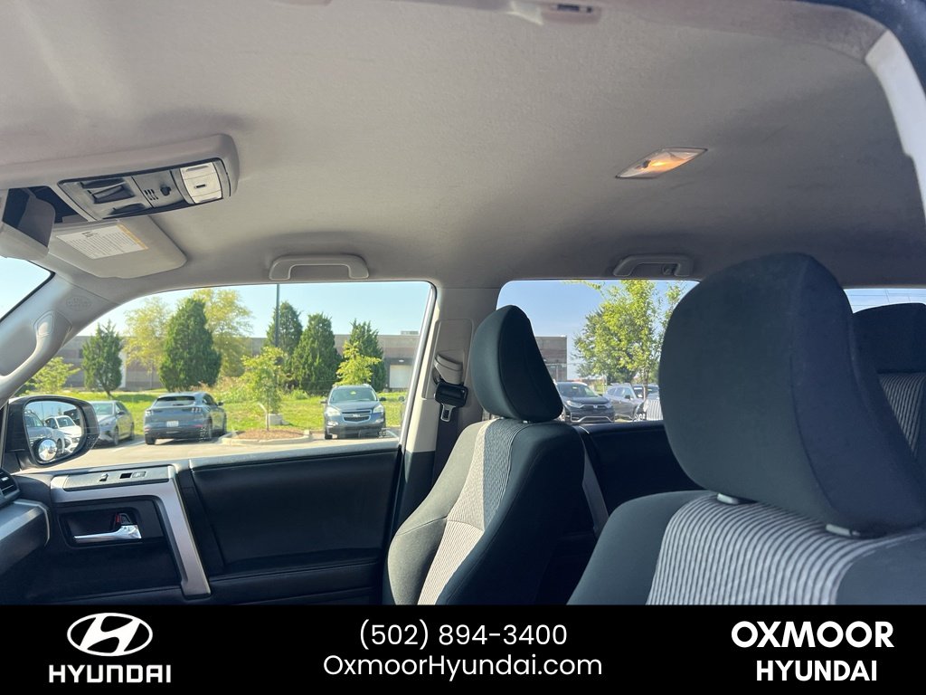 Used 2016 Super White Toyota SR5 image 9