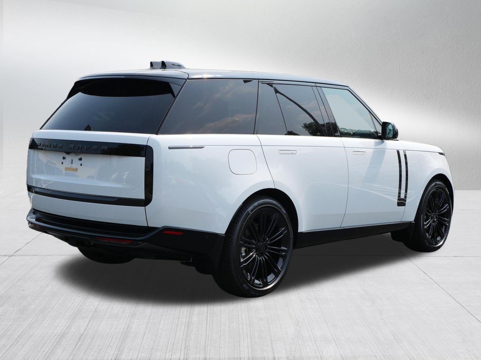 New 2026 Fuji White Land Rover SE image 2