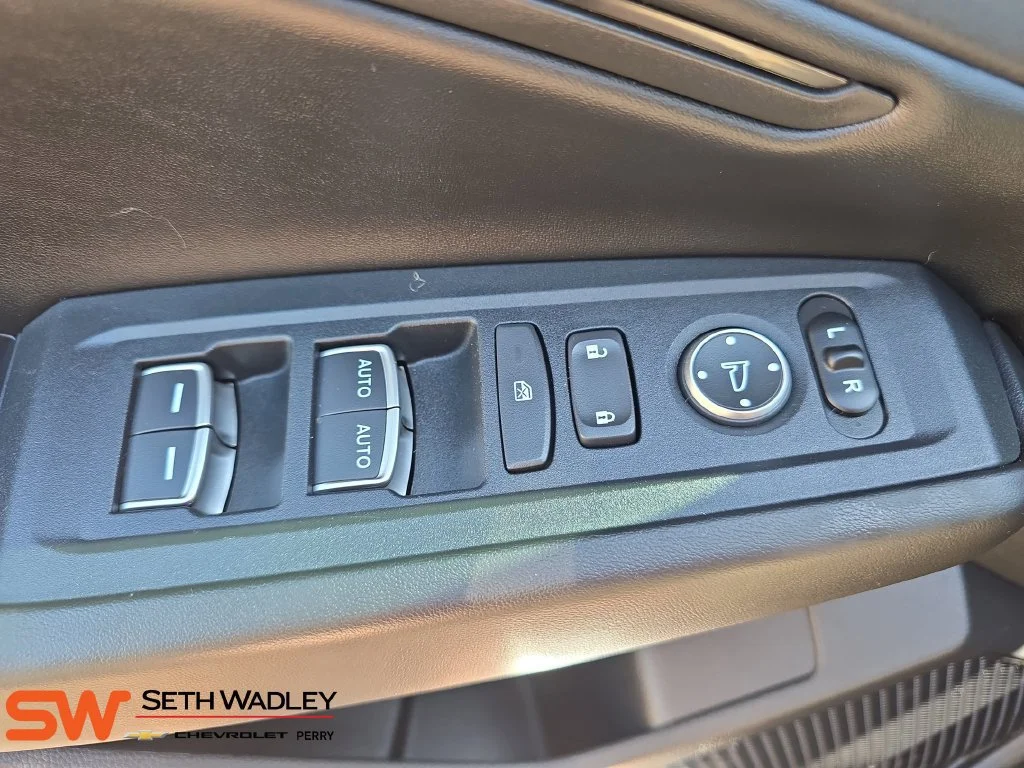 Used 2025 Black Honda SE image 28