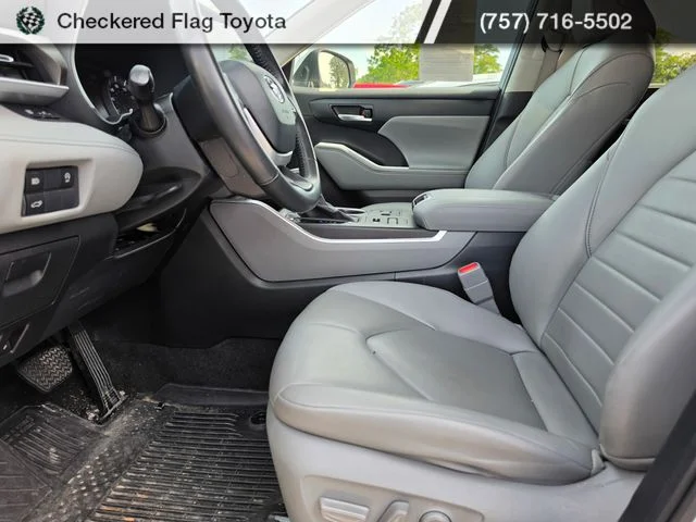 Used 2023 Wind Chill Pearl Toyota XLE image 8