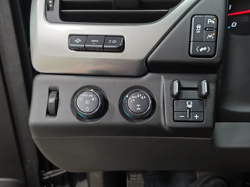 Used 2020 Black Chevrolet Premier image 26