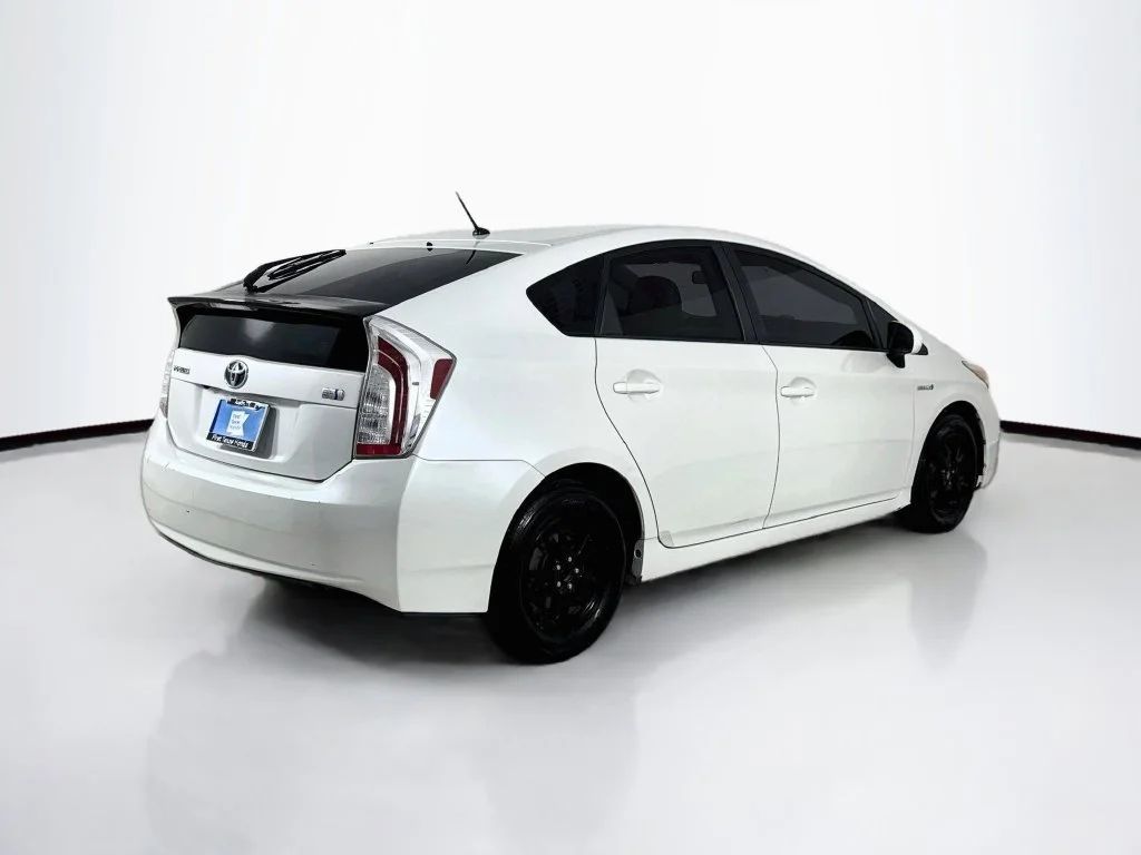 Used 2015 Blizzard Pearl Toyota Two image 7