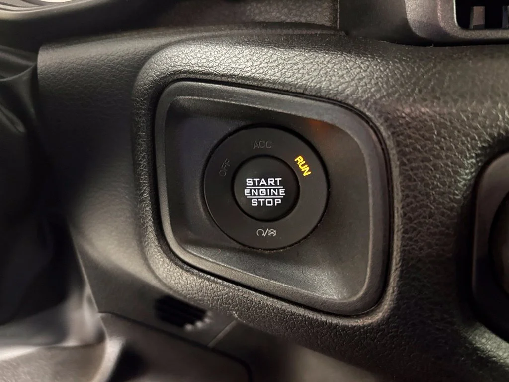 Used 2025 White Jeep Sport S image 22