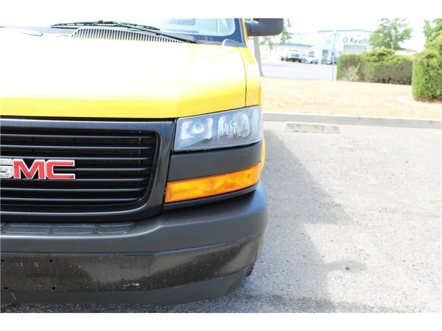 Used 2021 Special Exterior Color GMC Cutaway Van 2D image 8