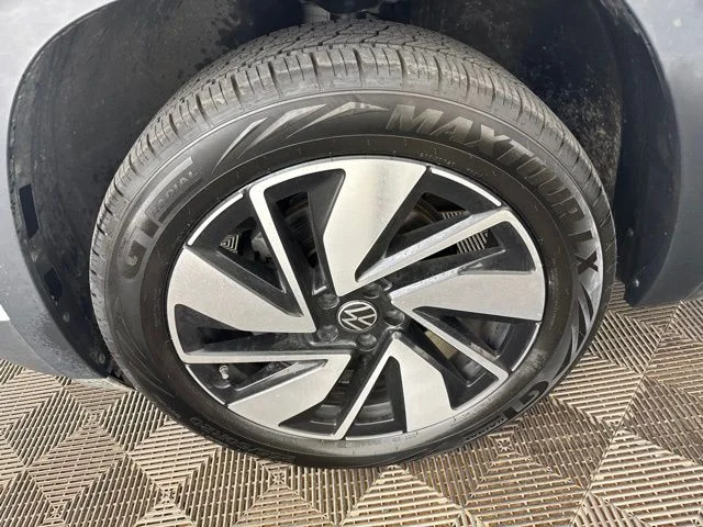 Used 2024  Volkswagen 2.0T SE w/Technology image 30