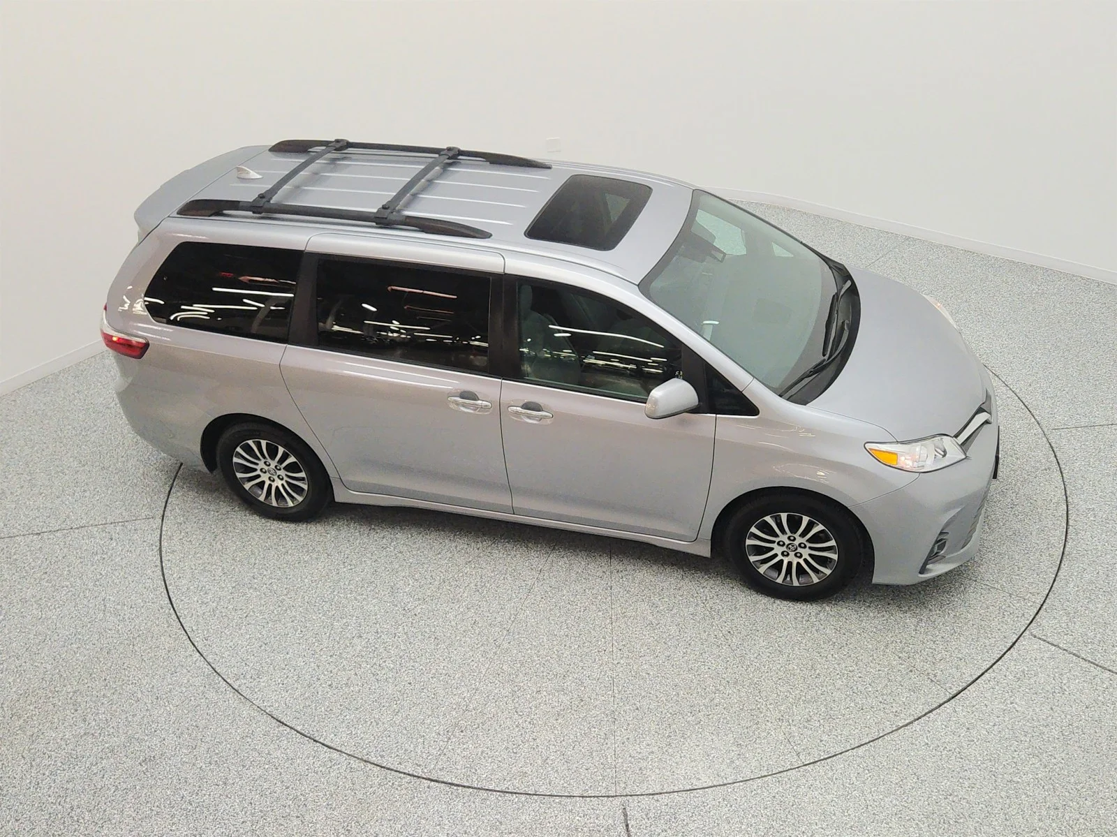 Used 2018 Silver Sky Metallic Toyota XLE Premium image 25