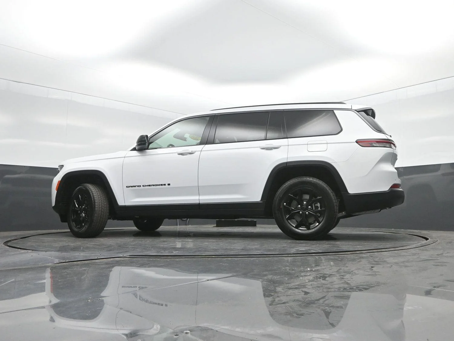 New 2026 Bright White Clear-Coat Exterior Paint Jeep Laredo Altitude image 32