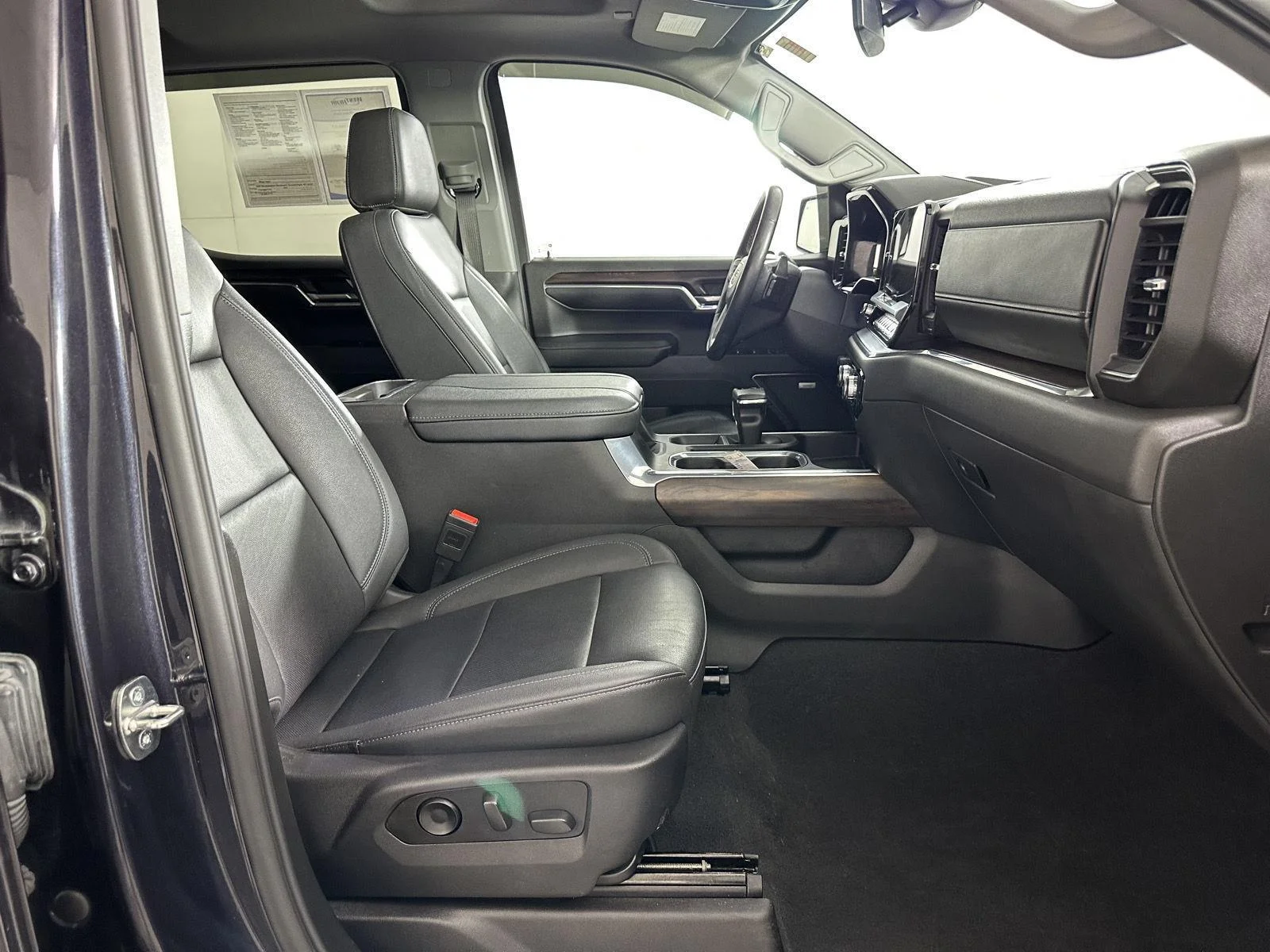 Used 2024 Titanium Rush Metallic GMC SLT image 30