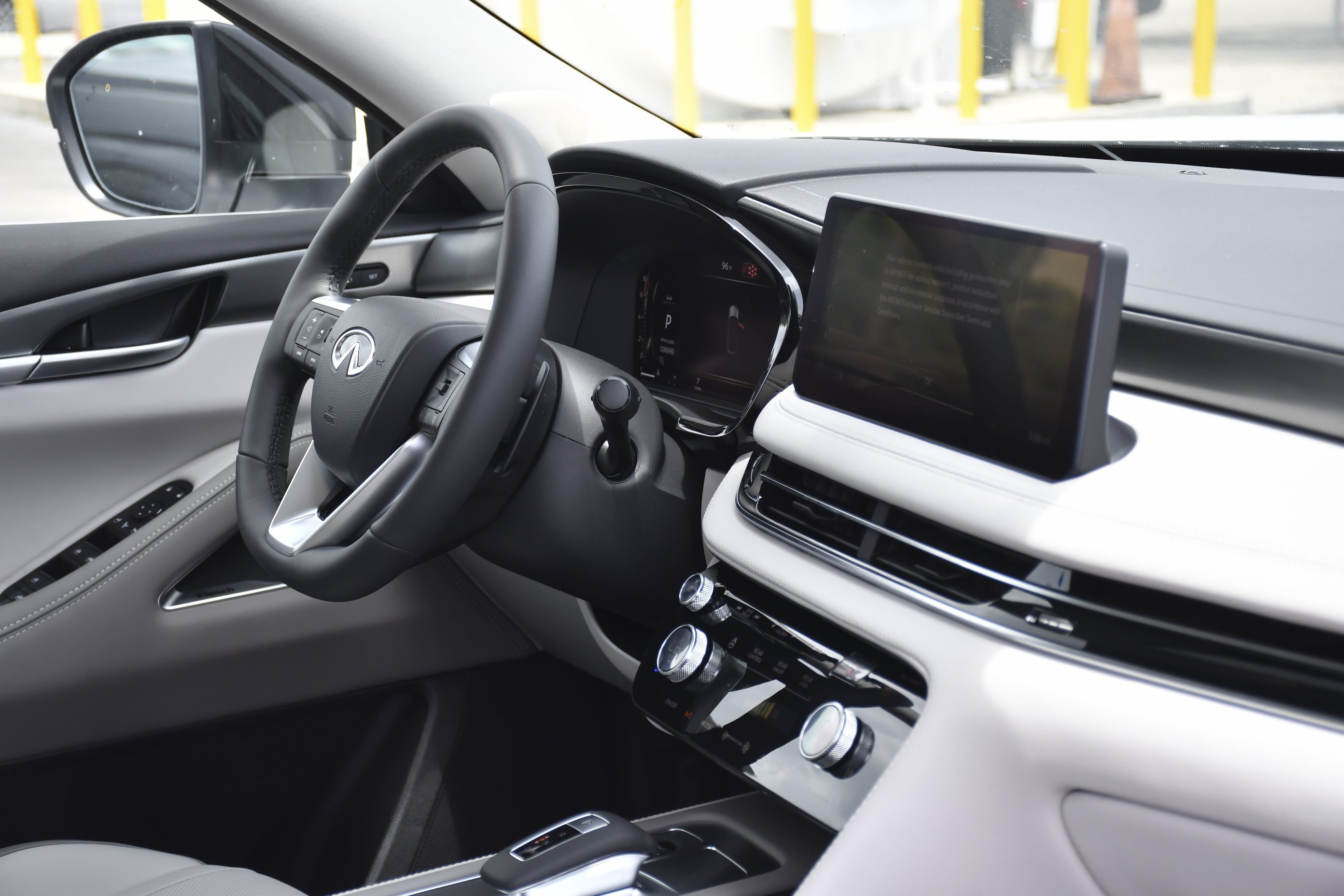 New 2027 RADIANT WHITE INFINITI Luxe FWD image 33