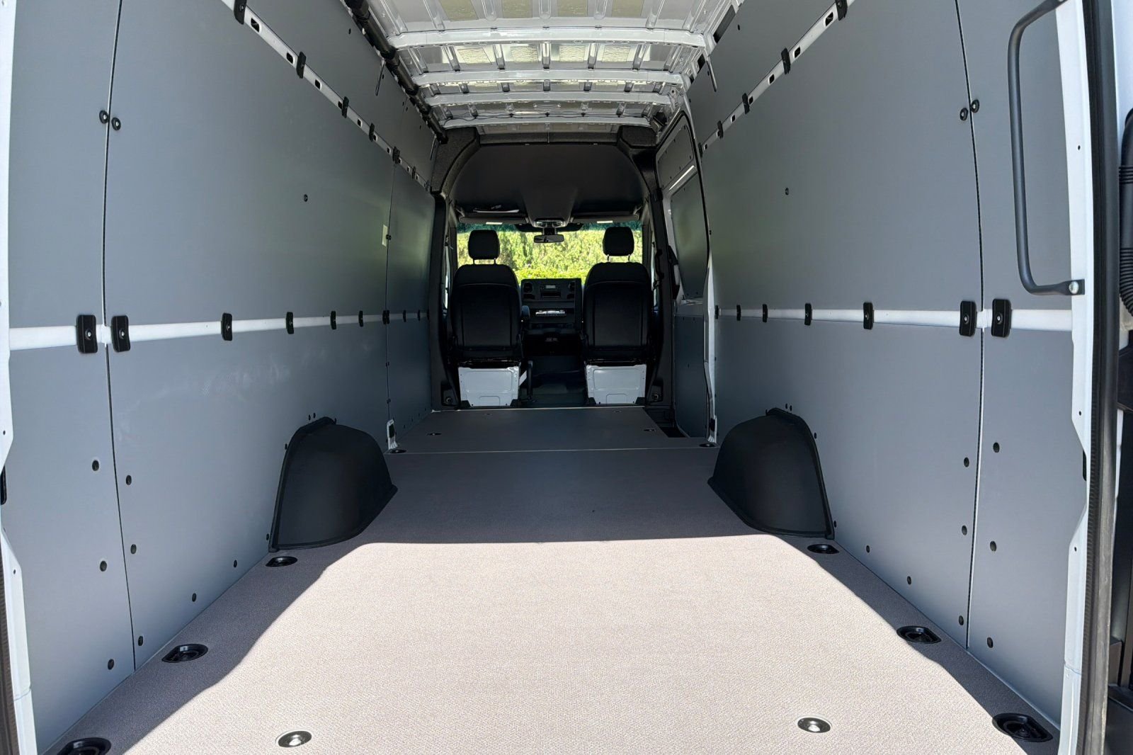 New 2026 Arctic White Mercedes-Benz Cargo 170 WB image 32