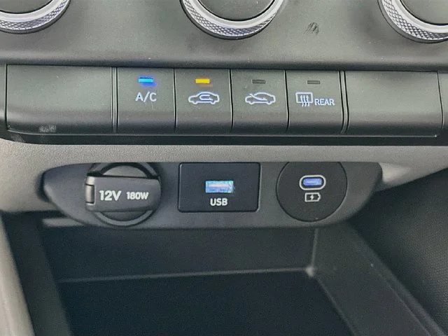 New 2026 Hyundai ELANTRA SE