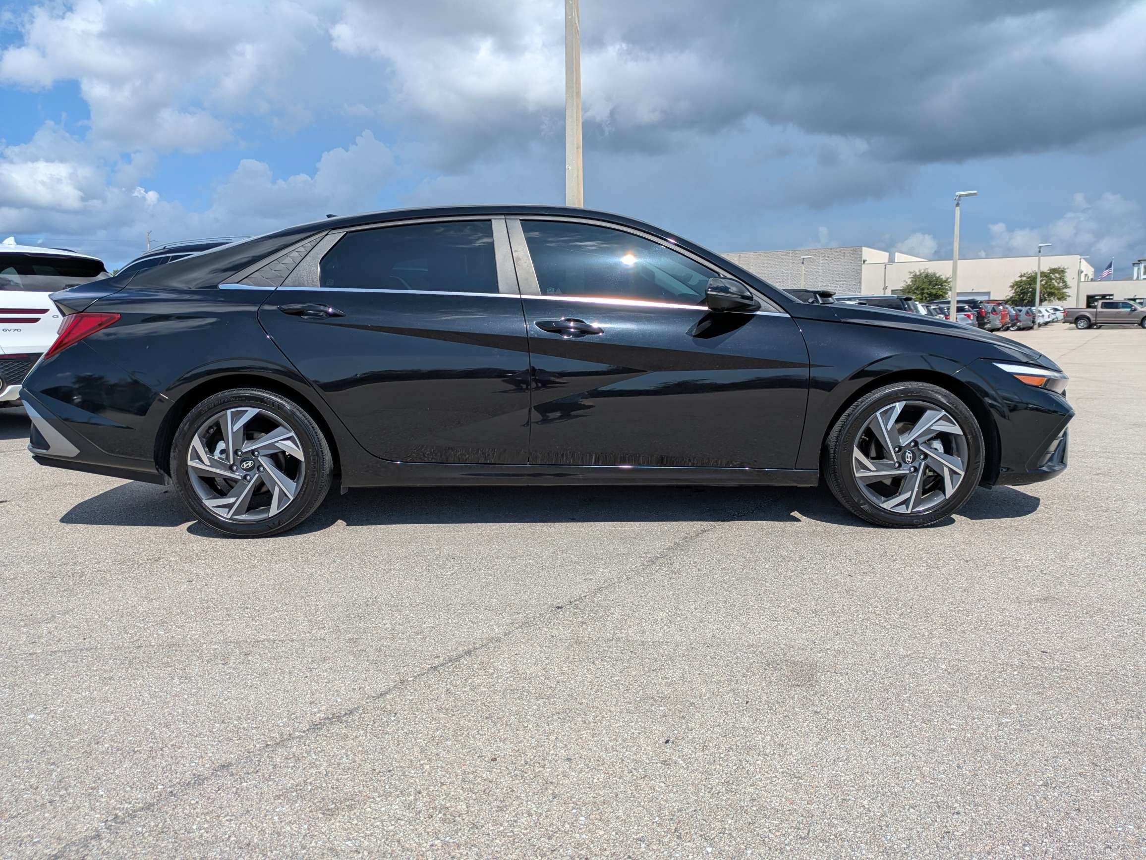 Used 2024 Abyss Black Hyundai Limited image 4