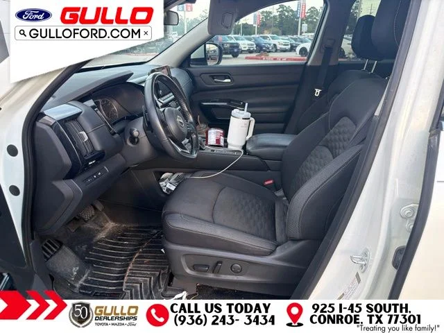 Used 2022 White Nissan SV image 4
