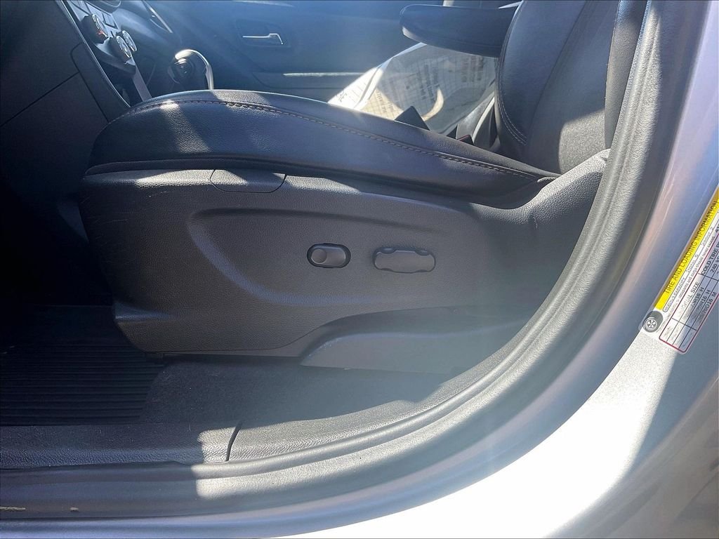 Used 2018 Silver Chevrolet LT image 27