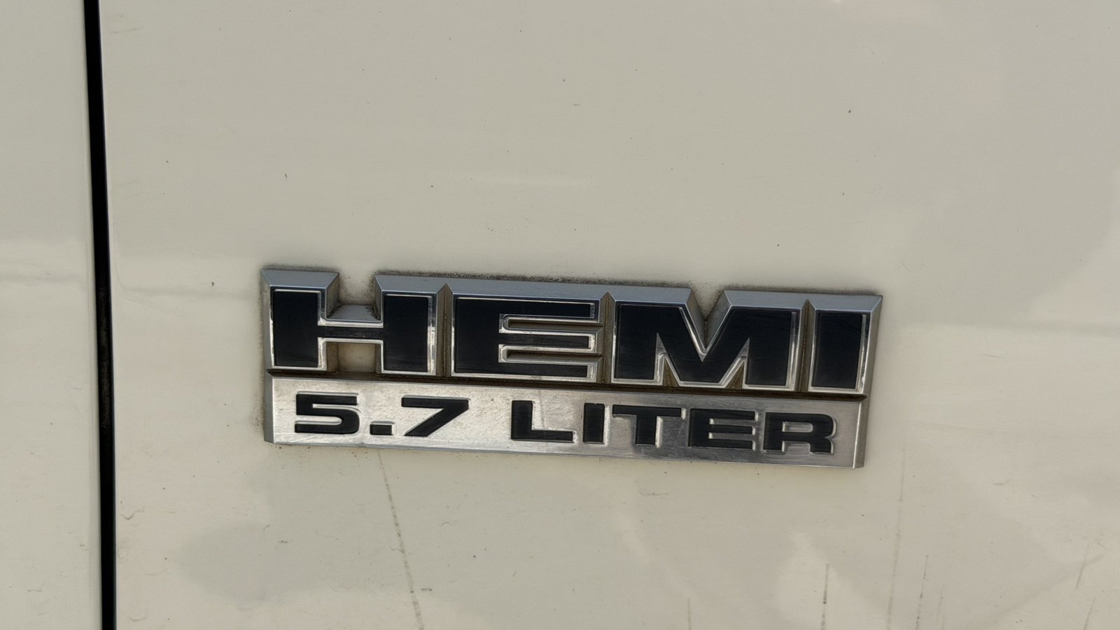 Used 2010 Cool Vanilla Dodge SLT image 6