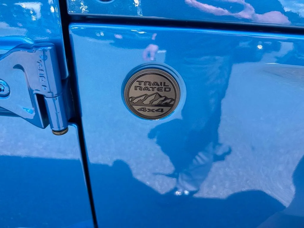 New 2025 Hydro Blue Pearl-Coat Exterior Paint Jeep Sport S image 33