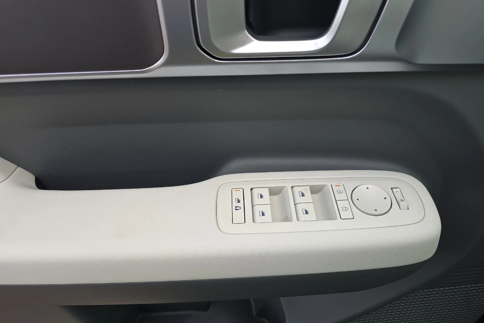 Used 2026 Black Hyundai SE image 10