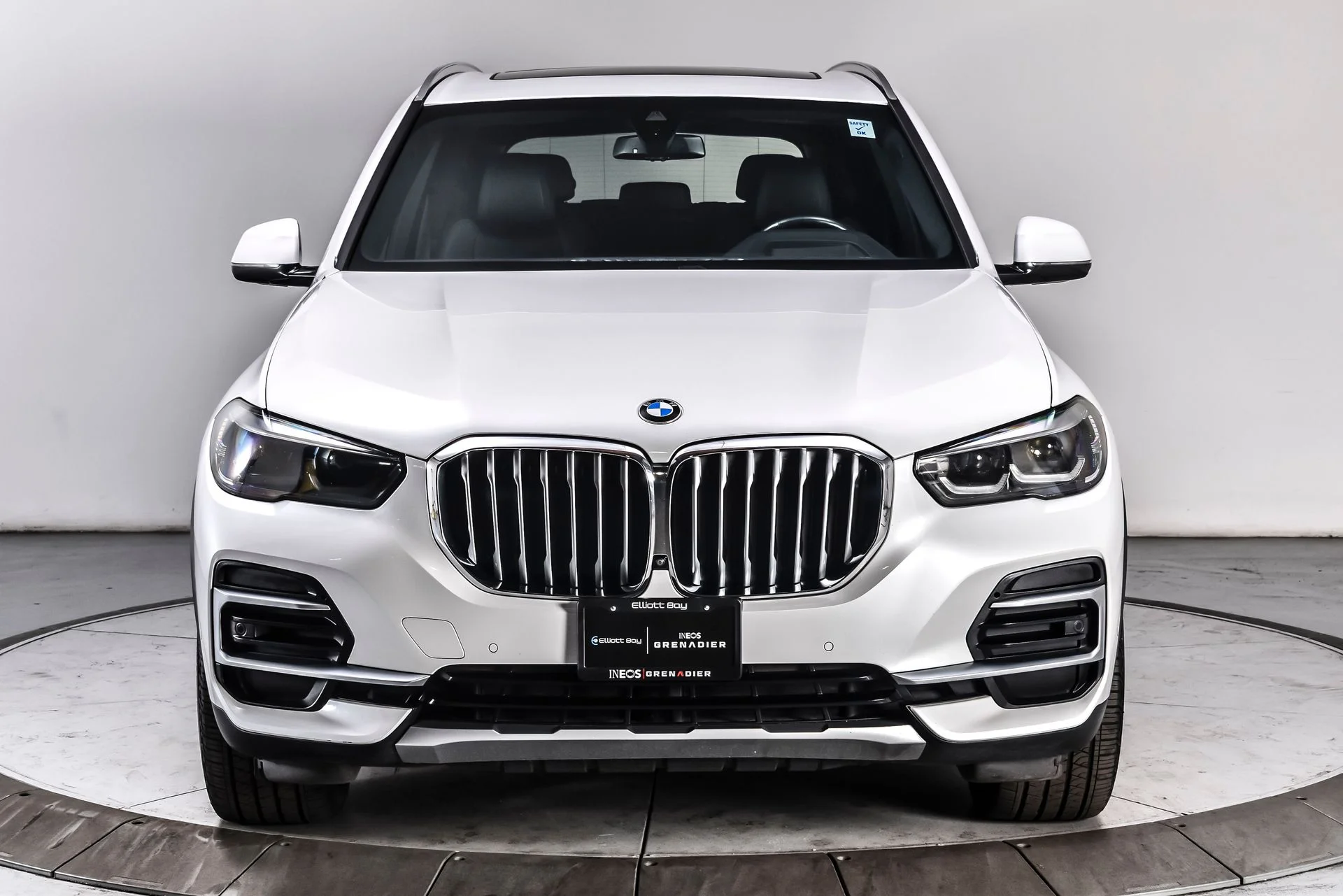 Used 2022 White Metallic BMW xDrive40i image 2