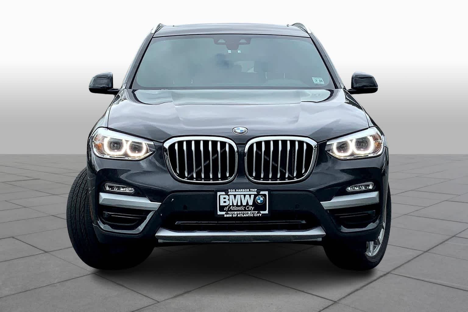 Used 2019 Dark Graphite Metallic BMW xDrive30i image 3