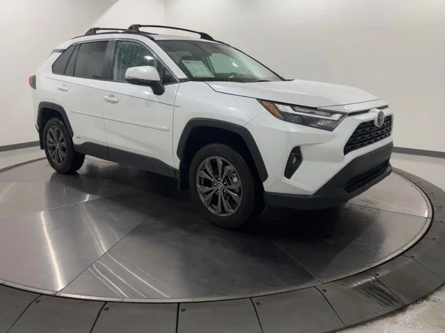 Certified Used 2025 Beige Toyota XLE Premium image 7