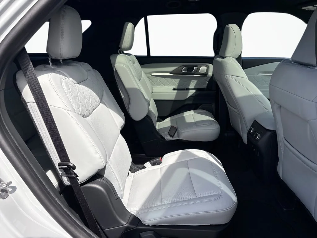 New 2027 Avalanche Gray Ford Platinum™ image 15