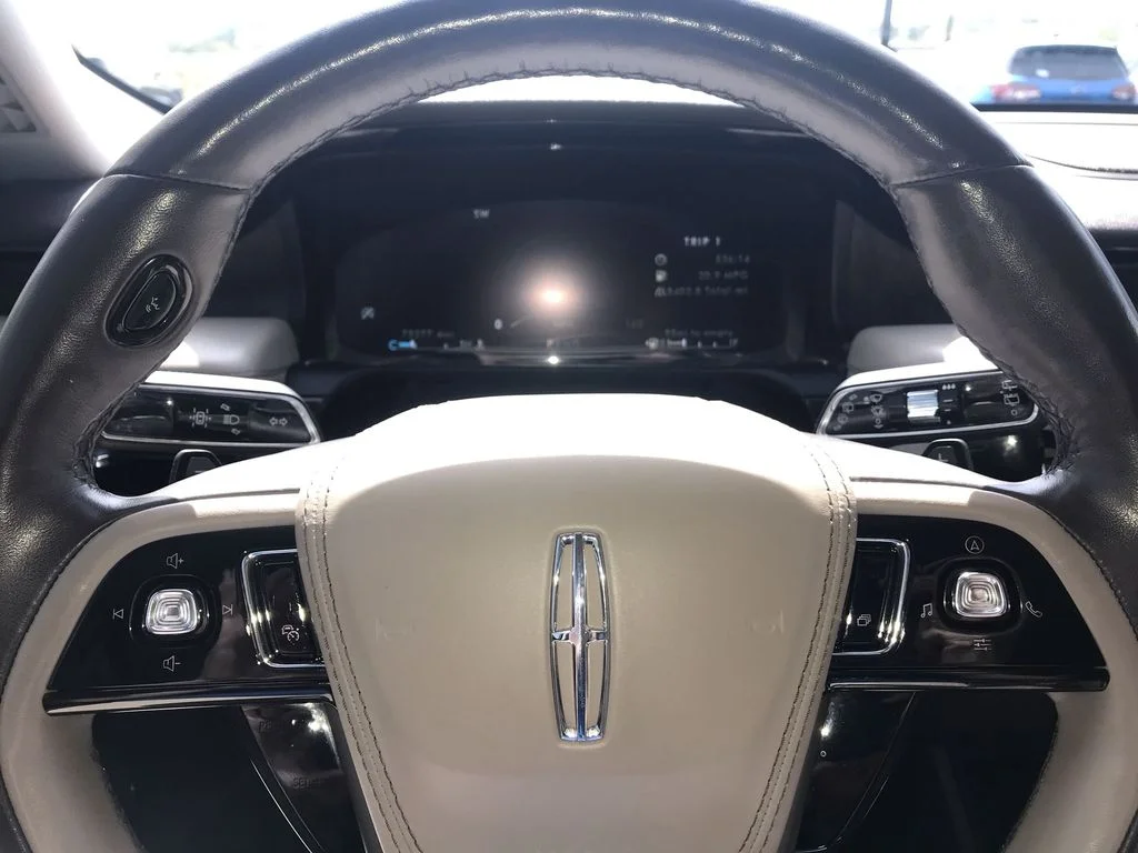 Used 2021 White Lincoln Reserve image 14