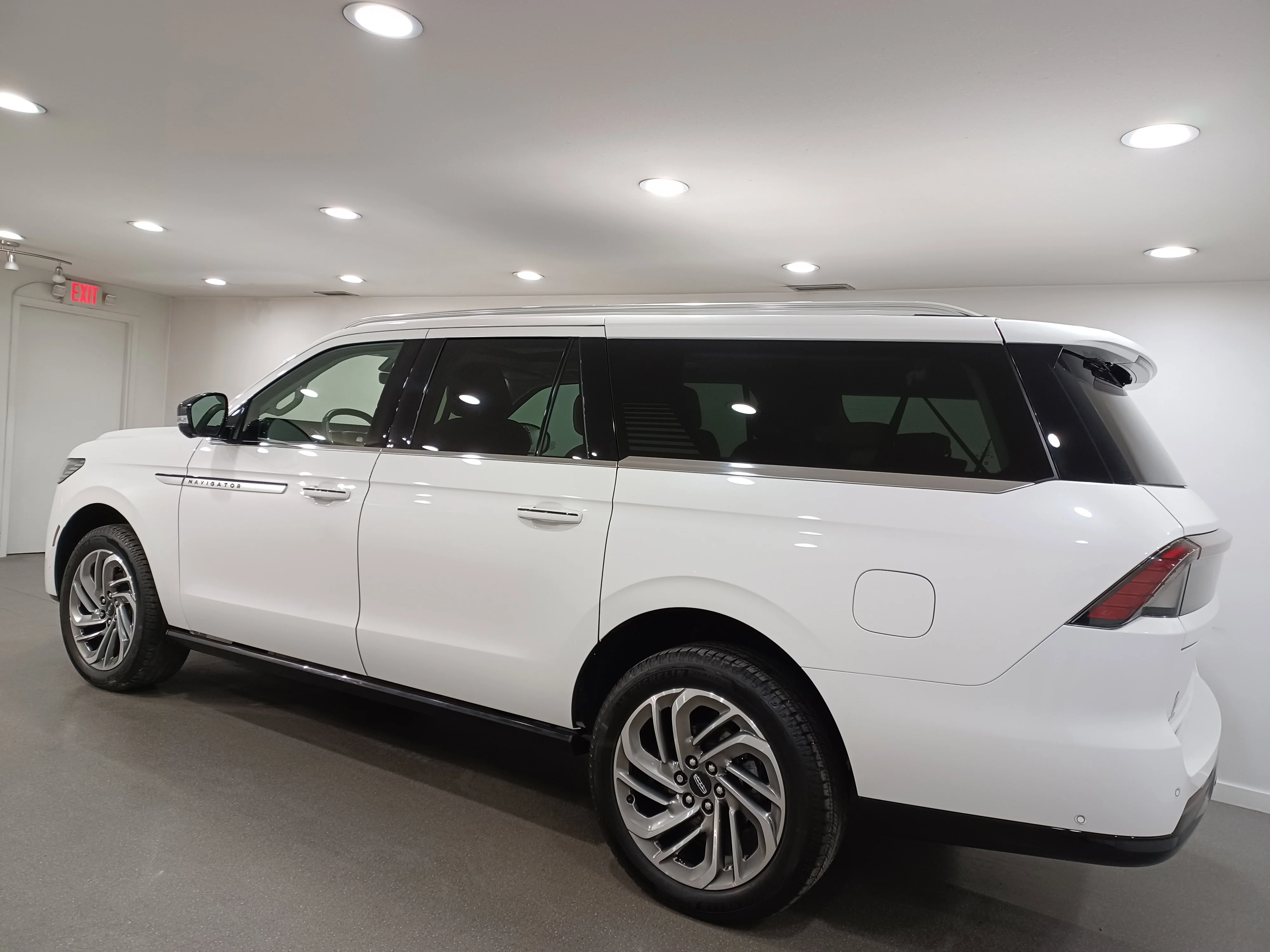 Certified Used 2025 Pristine White Metallic Tri-Coat Lincoln Reserve* NO LUX TAX!! | 7 Pass | Adaptive Cruise | Nav | 360 Cam | Cooled Massage Seats | Pano Roof image 7