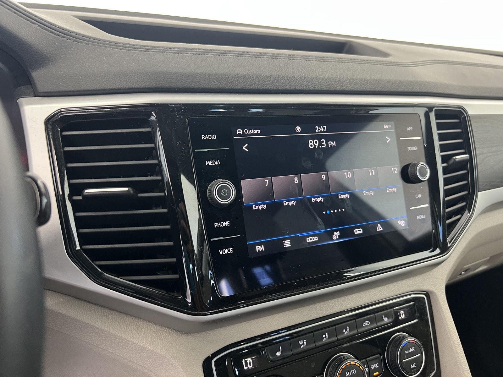 2023 Volkswagen Atlas SE w/Tech - Photo 16