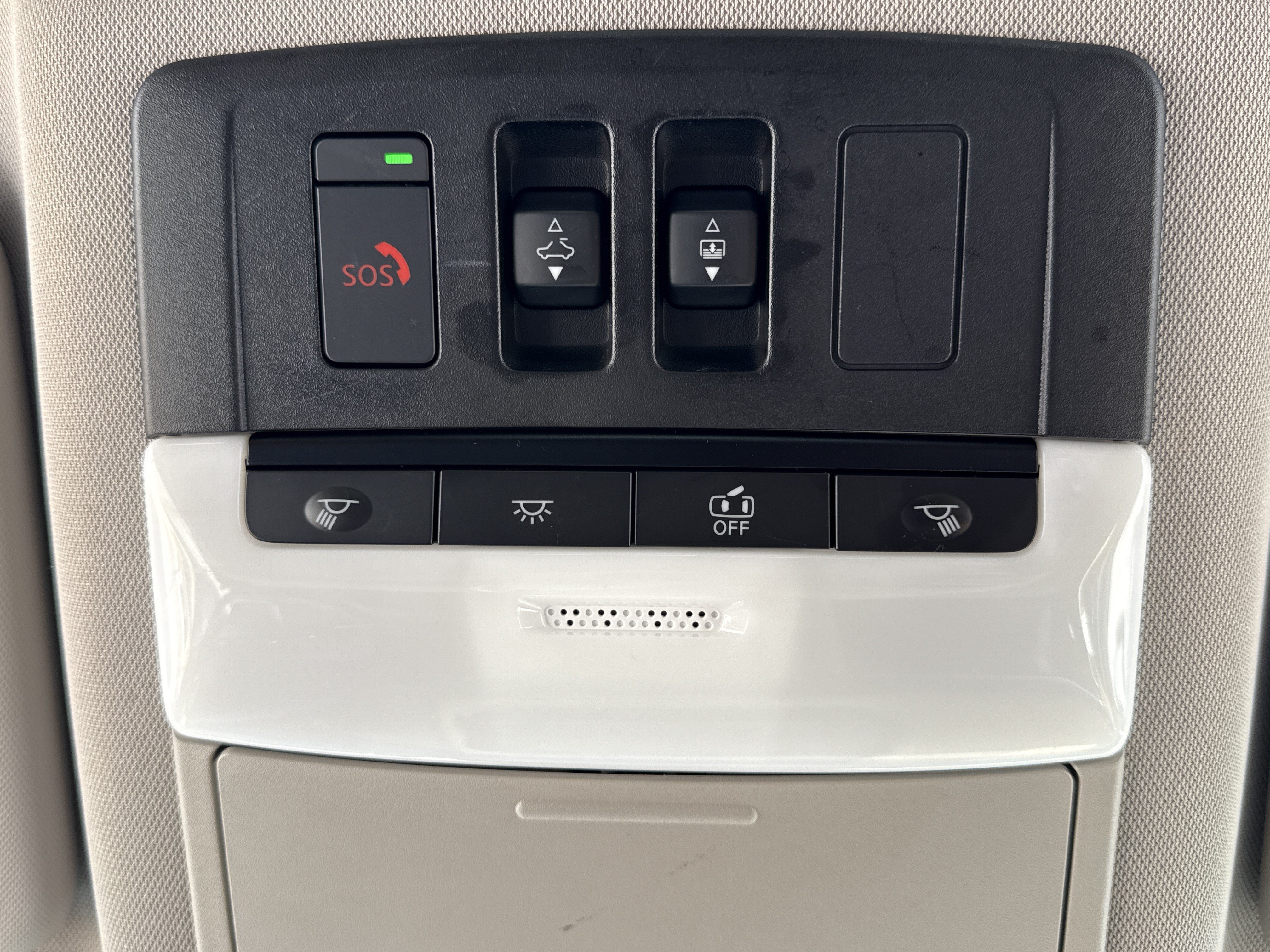 Used 2023 Super Black Nissan Platinum image 13