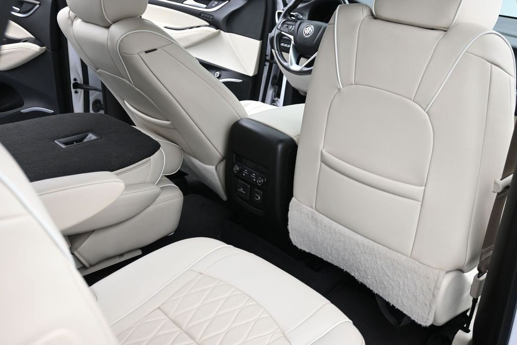 Used 2022 White Frost Buick AWD 4dr Avenir image 10