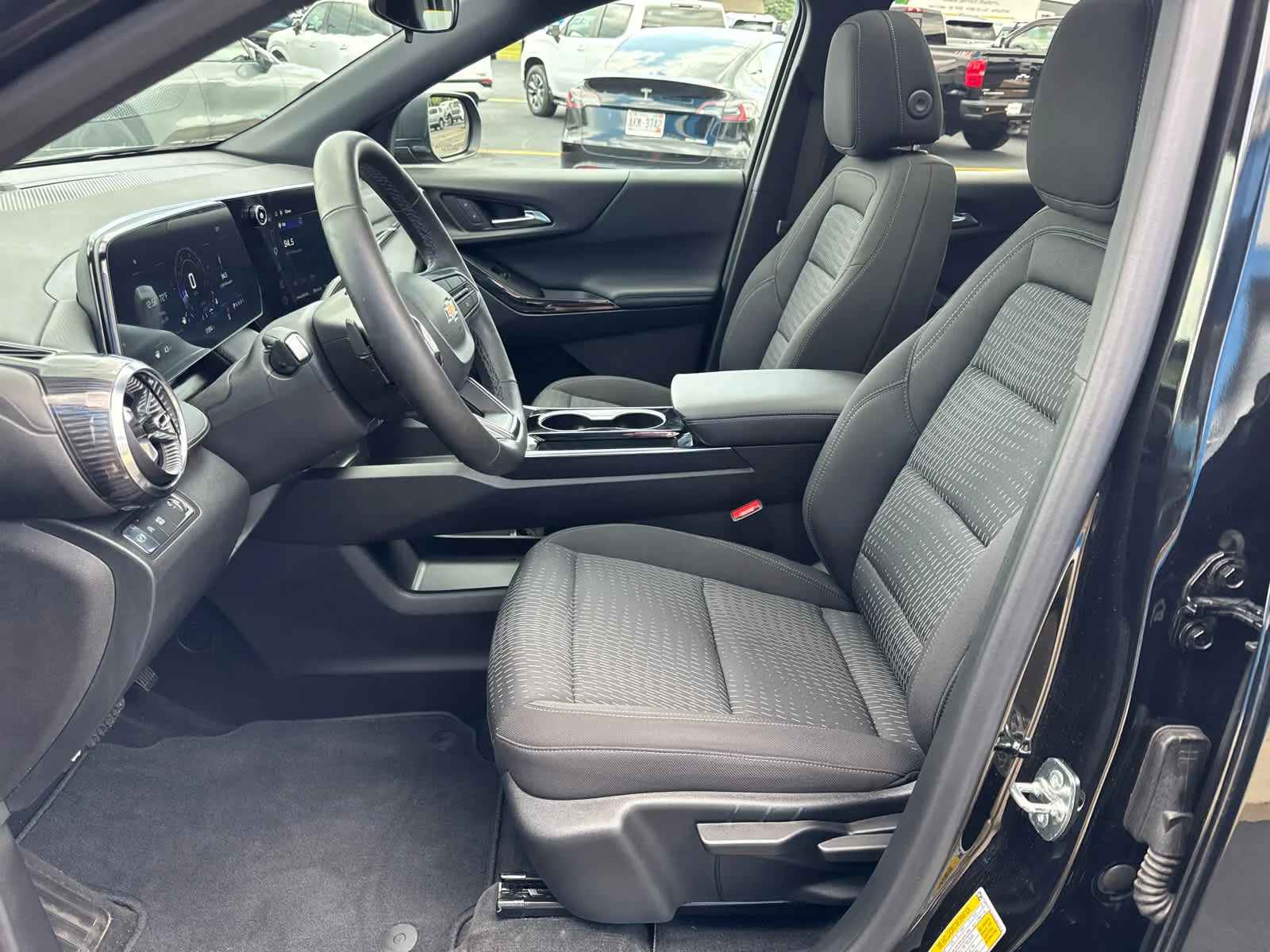 Used 2025 Mosaic Black Metallic Chevrolet LT image 18
