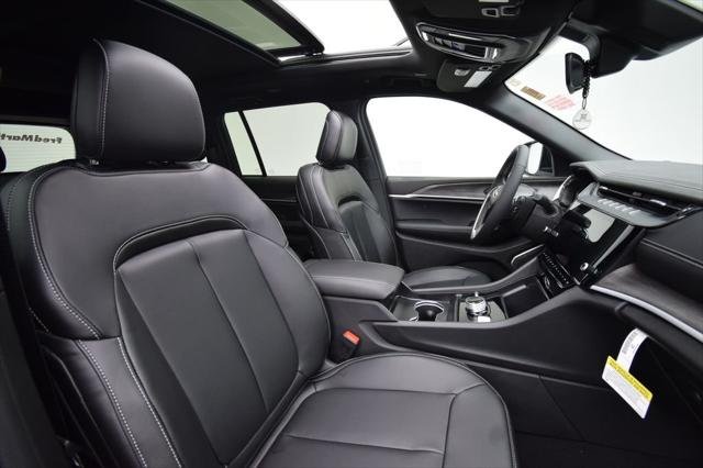New 2026 Diamond Black Crystal Pearl-Coat Exterior Paint Jeep Limited image 19