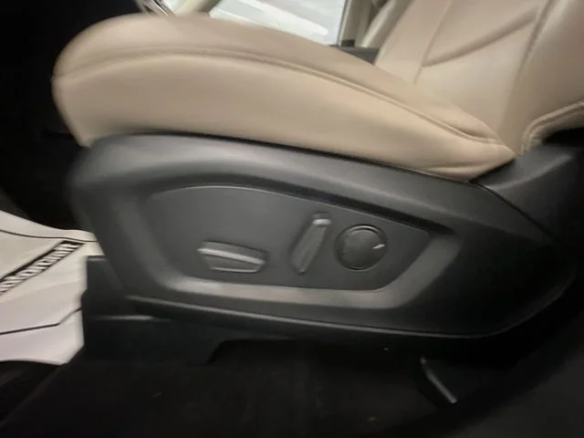 Used 2023 Star White Ford XLT 4WD image 12