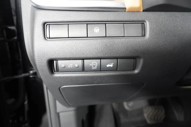 Used 2023 Black Nissan Platinum image 26