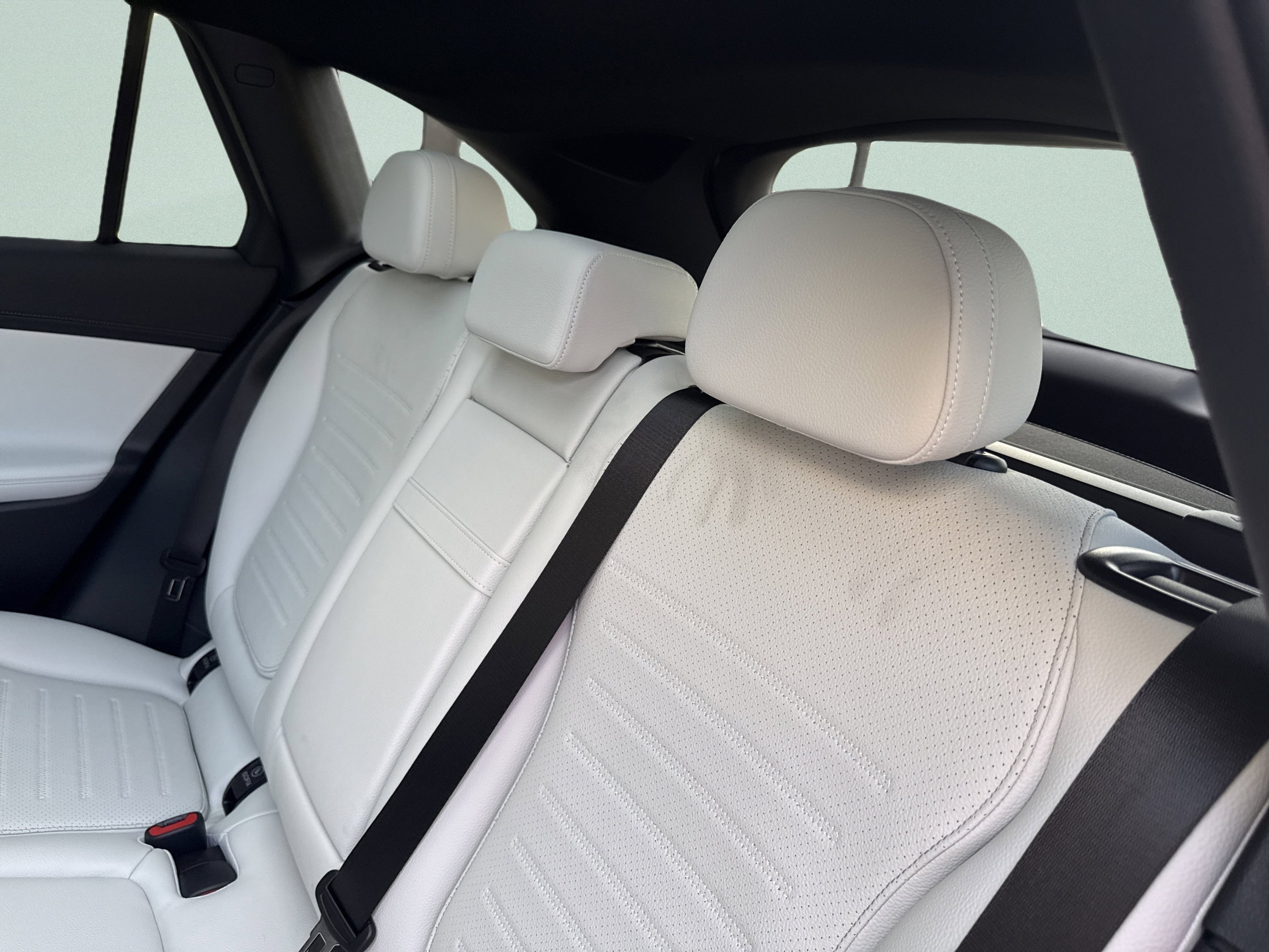 Certified Used 2026 Polar White Mercedes-Benz GLC 300 image 39