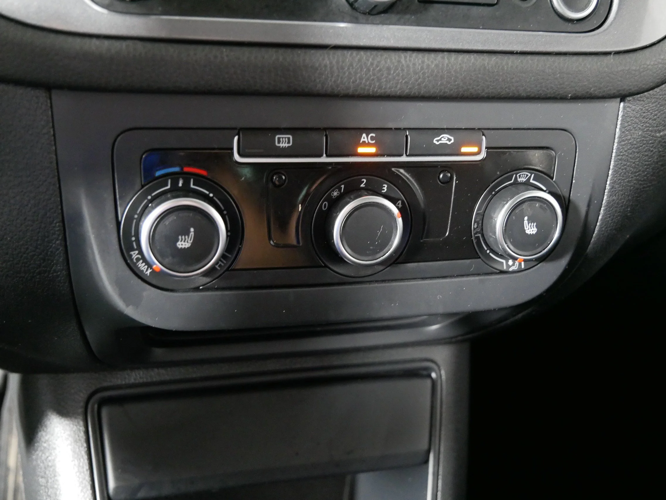 Used 2012 Pepper Gray Metallic Volkswagen S w/Sunroof image 23