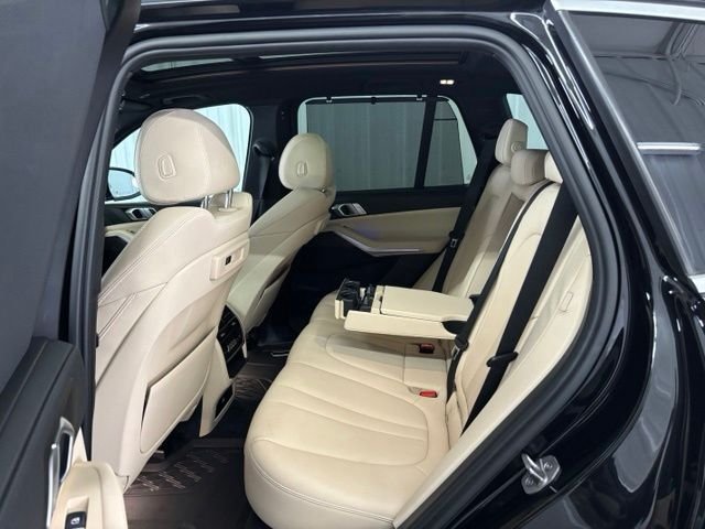 Used 2022 Black BMW sDrive40i image 12
