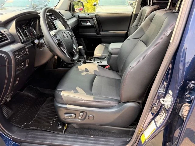 Used 2021 Blue Toyota Venture image 10