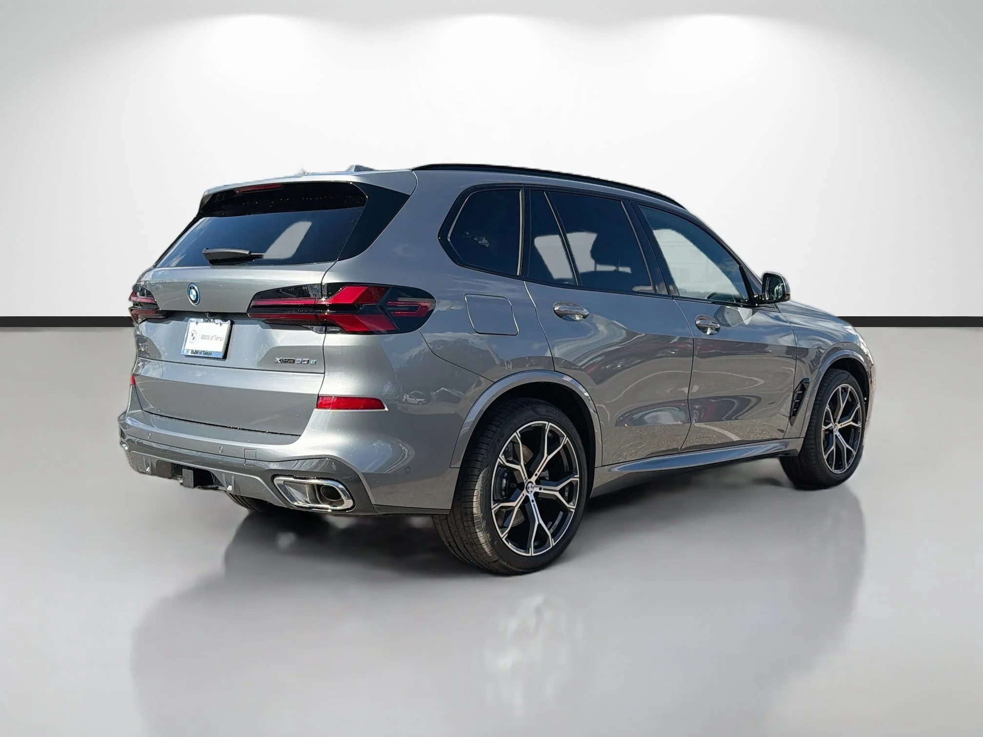 Used 2026 Skyscraper Grey Metallic BMW xDrive50e image 3